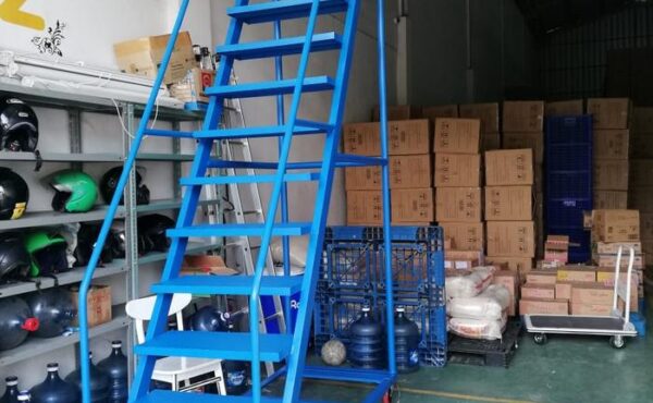 tangga gudang (2)
